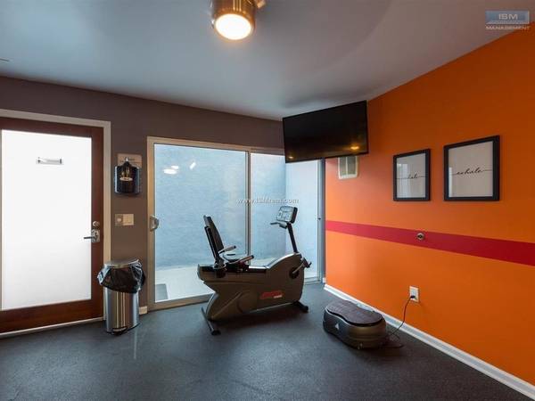 $2,295 / 1br - Acceso con intercomunicador, encimeras de granito, 1/BD (435 North Oxford Avenue, Los Angeles, CA)63952930240258124