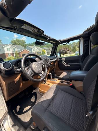 2012 Jeep Wrangler Unlimited Sahara – 4x4 – 128K Miles 4 door - $12,50063470238746755124