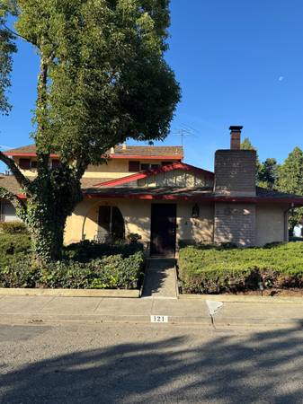 1 Bed/1 Ba Upstairs Apartment– Available Jan. 1st 1