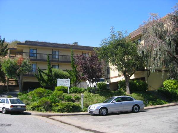 $2.395 / 1 dormitorio - 650 pies² - Amplio departamento actualizado de 1 habitación y 1 baño en el último piso en Belmont (belmont)63348467198467121