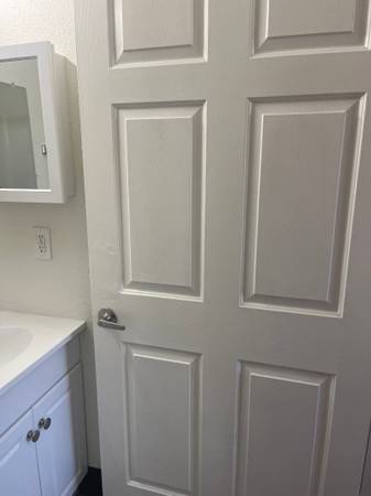 Studio, Close to Freeway, Walk-In Shower 1
