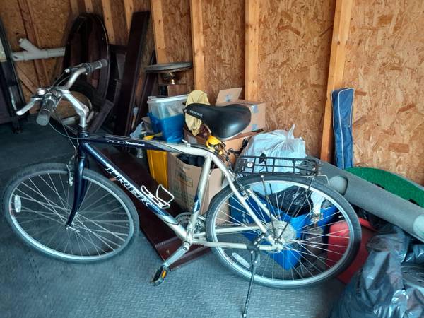 Trek 7100 Multitrack Men's Hybrid Bike 1