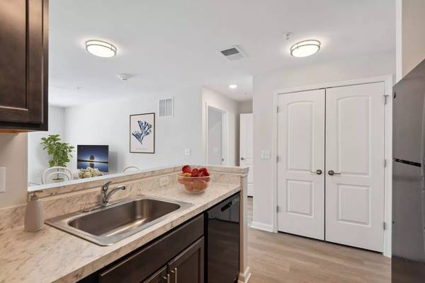 $585 / 1br - Upgrade your lifestyle! 1 Bed, 1 Bath,  SqFt! (Queenstown - Terrapin Nature Park)63806863598467120