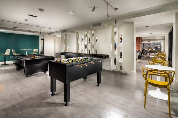 $2,855 / 1br - 805ft2 - Gabinetes Espresso de Diseñador, Islas de Cocina Grandes, Balcón Privado (3330 East Foothill Boulevard, Pasadena, CA)63857733658371121