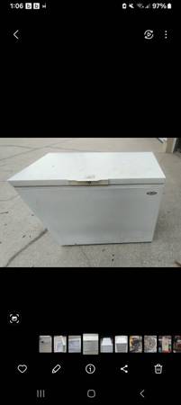 Chest Freezer / Used In Good Working Condition 1