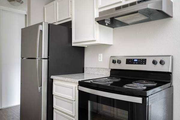 $1,495 / 2br - 850ft2 - Pets are welcome! 2 bd / 1 ba. Call for a tour! (Milwaukie)64039060789761123