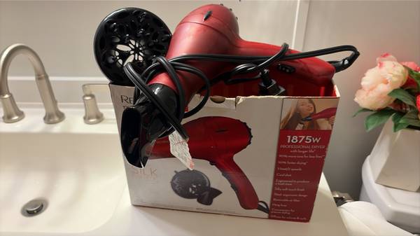 Remington Silk Ceramic Hair Dryer 1875W – Like New 1