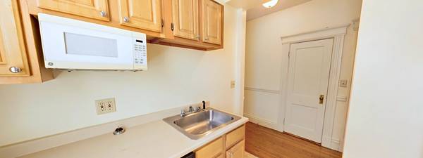 $2,400 Fenway Studio – Parking Option, Shared Laundry – $2,40063996833882498121