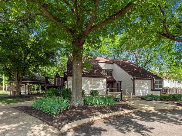 $1,281 / 2br - 1100ft2 - Upgraded Appliances, Patio, Short Term Lease (McMillen Woods)63615766929281124