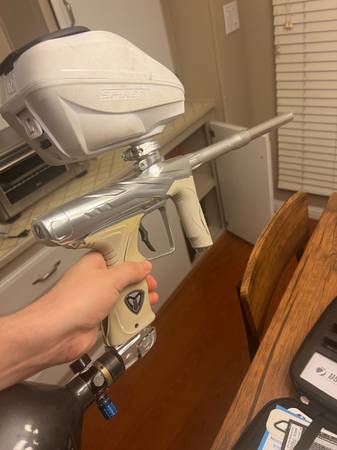 DYE DLS Paintball Marker 1