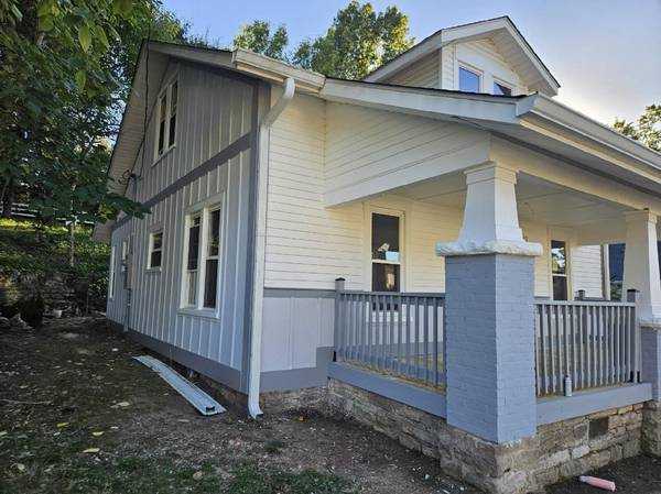 $374,000 / 4br - 2000ft2 - Beautifully restored mid-century home (Pulaski)64193140822786121