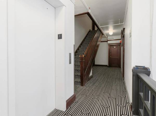 $1,295 / 1br - Now w 1 MONTH OFF - Gas Heating, Right By Portland State University (Downtown Portland)63914853937538121