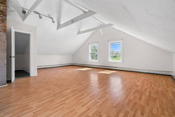 $4,000 / 4br - 1800ft2 - ALLSTON 4 bed plus den 2 full bathroom apartment in 2 family building (Allston)63699413517185121