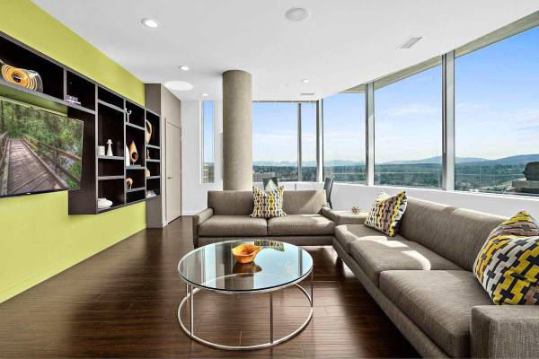 $3,741 / 2br - 1048ft2 - Guest Parking / Passes, Children's splash deck (Downtown Bellevue)63688334026627122