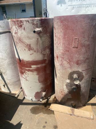 Oil tanks 275gallons   legs working gages clean inside no rist 1