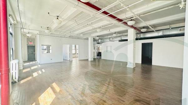 $13,433 / 5200ft2 - $31/sf !! Expansive Office Space with Exceptional Light, Glass-Front O (Midtown West)63689627071361123