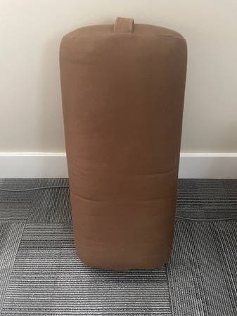 Hugger Mugger Standard Bolster 1