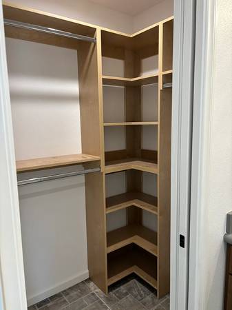 $1,296 / 2br - Hogar Eficiente Energéticamente de 2 Dormitorios con Organizadores Integrados para Armarios (Encinitas)63663802508035121