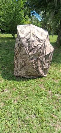 Hunting blind - $40 (Lynn Haven)63440128422531121