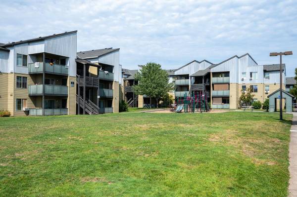 $1,398 / 1br - 661ft2 - Directly On MAX Line, Courtyard Views, Media Room, Spa/Hot Tub (Hillsboro)63820882768259120