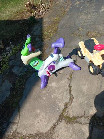 FISHER PRICE KIDS TOY 1