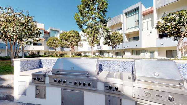 $2,859 / 1br - 891ft2 - Active Score: 65, Bike Storage, Transit Score: 45 (Burbank)63840113138947123