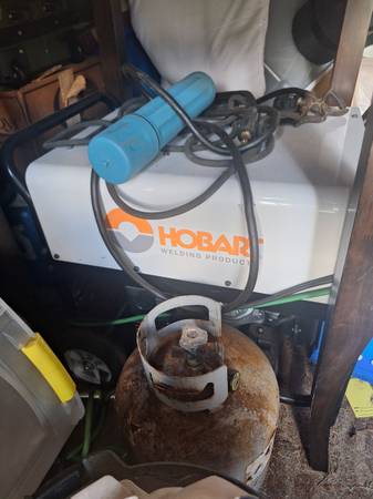 Máquina de soldadura portátil Hobart de 145 amperios - $1.400 (Abbeville)63440392754689122
