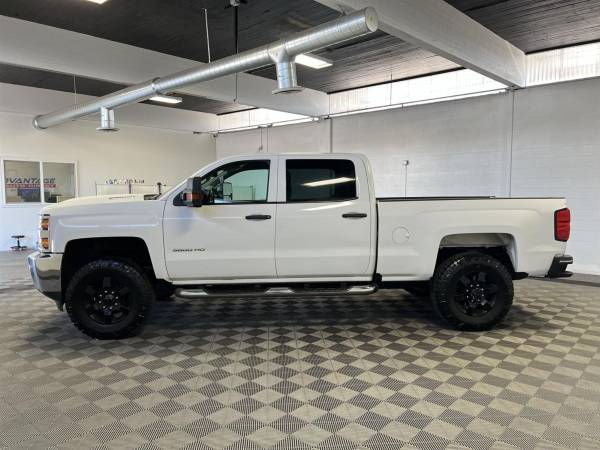 2018 Chevrolet Silverado 3500HD Diésel 4x4 4WD Camión de Trabajo Chevy Crew C - $35,900 (Se Habla Español)63438262333697123