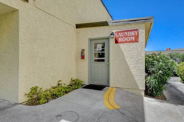 $875 / 1br - 469ft2 - Aire acondicionado, ¡Ubicado en Las Vegas!, 1/hab 1/baño (4505 Paradise Road, Las Vegas, NV)63859612429443123