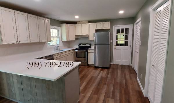 $1800.00 / 3br - 1455ft2 - 3 Bed/2 Bath Single Family Home in Burlington, NC - Available 11/01 -64027275720449122