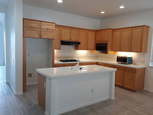 $2,200 / 3br - 2115ft2 - A gorgeous 3 bedrooms, 2.5 bathroom, move in ready. (605 Corte Sol, Camarillo, CA)63800474285059121