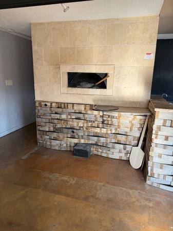 $1,600 de fachada comercial en Manson con horno de pizza de leña63808971234433121