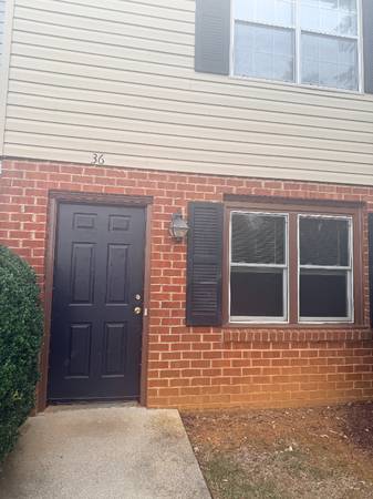 $1125.00 / 2br - 948ft2 - Charming 2 Bed Townhouse in Lynchburg! 1.5 Bath, Rent: $1125.00 - Avai63851967394305123