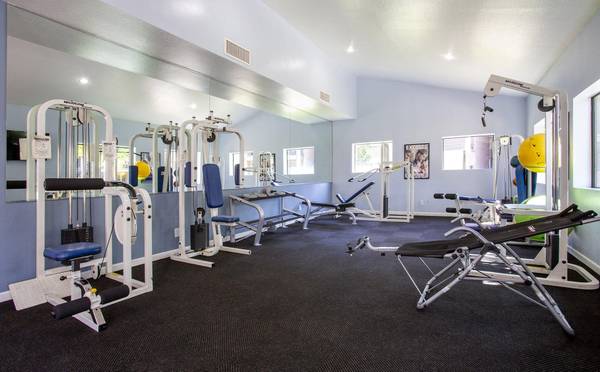 $910 / 1br - 726ft2 - Disability Access, Putting Green, 9 Ft Ceilings (7700 E Speedway Blvd, Tucson, AZ)63674980323971121