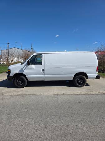 2012 Ford Econoline E-250 - Photo 4