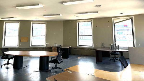 $2,300 / 900ft2 - LOFT OFFICE SPACE / WORK SPACE, ARTIST STUDIO  4554 #301 (Uptown)63960013956226124