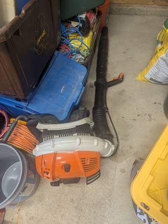 STIHL BR600 BACKPACK LEAF BLOWER 1