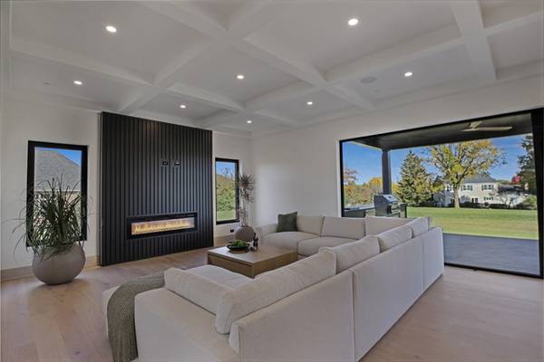 $1,750,000 / 4br - MAKE AN OFFER- single family (LAKE BARRINGTON)64284769097347123