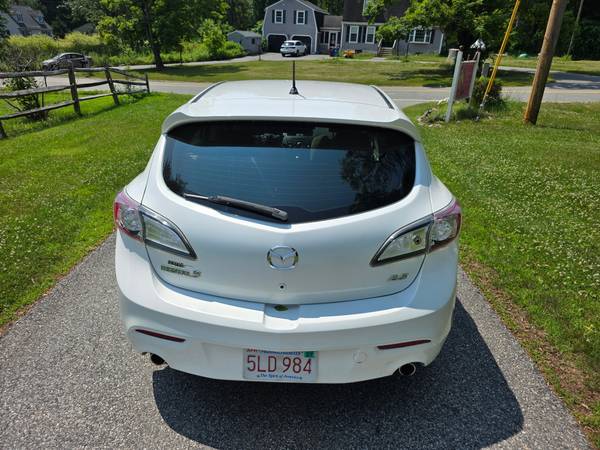 12 Mazda3 S Touring HB - MOONROOF /ALLOYS  SUMMIT RADIALS  Excellent - $5,600 (Chelmsford)63654727209731121