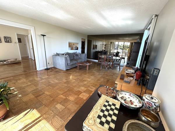 $4,800 / 2br - 1570ft2 - Village - Spacious 2BA w/ Pool, Tennis & Parking - Dec 1 (Brookline)64167984286977121