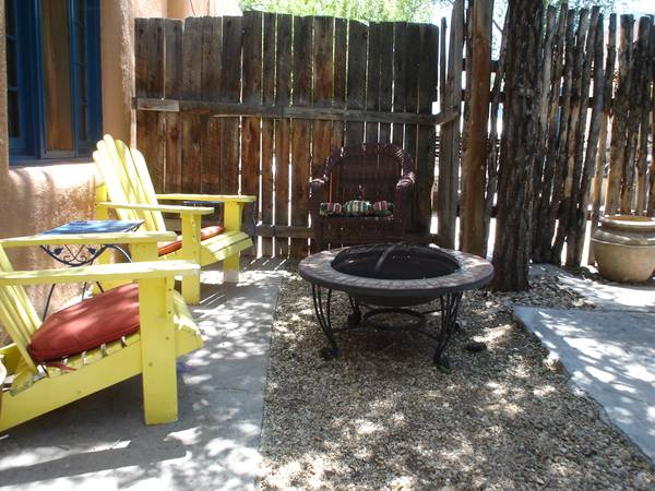 $1,595 / 1br - Taos Historic District w/ fireplace "Utilities included" 2 month lease (Taos)63659798224899121