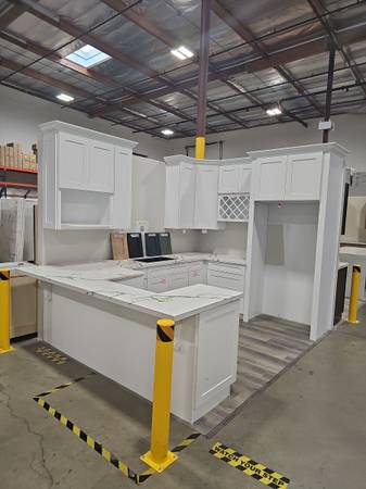 White shaker solid wood kitchen cabinets in stock now! 10% off 1