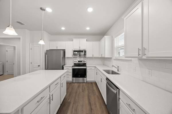 $2750.00 / 3br - 1953ft2 - Beautifully designed, nearly new home located in the peaceful communit64016104239235123