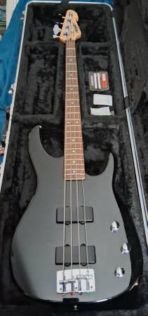Peavey Foundation 4 String Bass 1