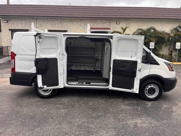 2016 Ford Transit 150 3dr - Photo 7