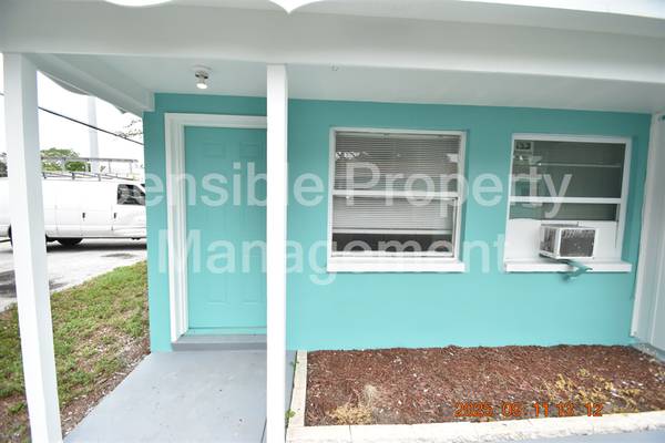 $1,195 / 1br - 403 Milwaukee Ave ~ Dunedin Duplex! ~ (Dunedin)63991084419203122