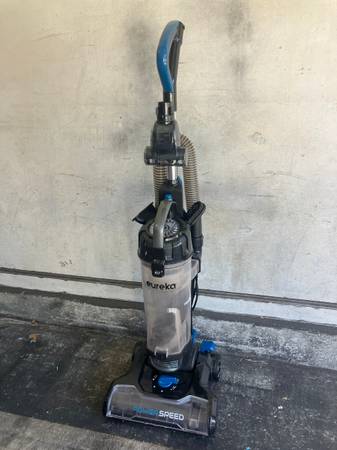 Like New Eureka Vacuum (2-24) 1
