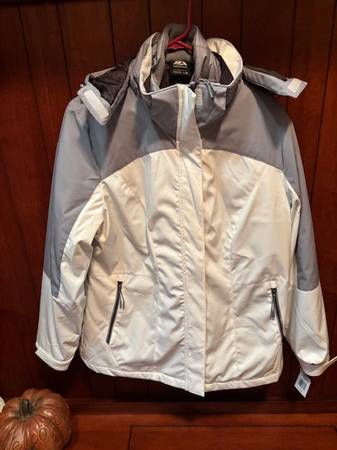 3 IN 1 BRAND NEW NEVER WORN WOMEN'S WINTER JACKET 1