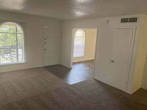 $990 / 1br - 739ft2 - Perfect student living! 1 bed / 1 bath - near the university. (Dallas)63796304612355124