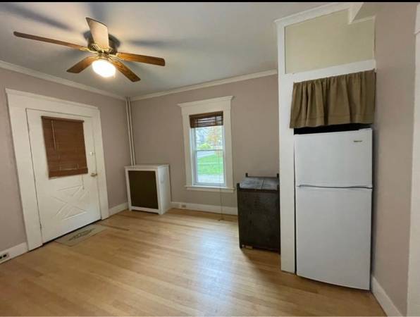 1000,00 $ / 1 dormitorio - Apartamento limpio y soleado para una persona63313484541827122